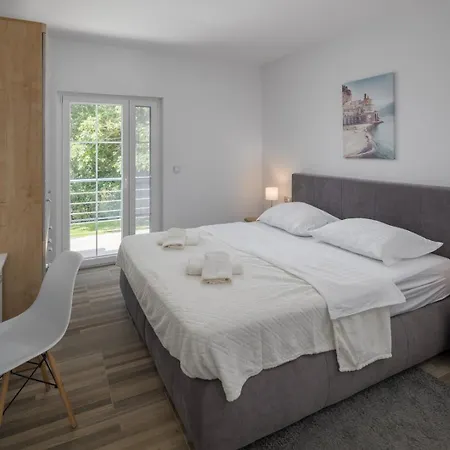 Nina ヴィラ ポレッチ